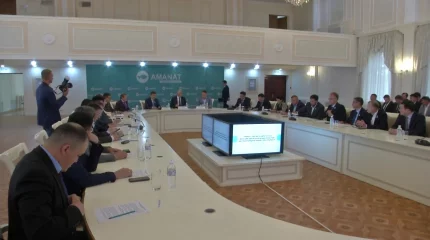 «AMANAT» партиясының Қарағанды облыстық филиалында депутаттық фракцияның кеңейтілген отырысы өтті