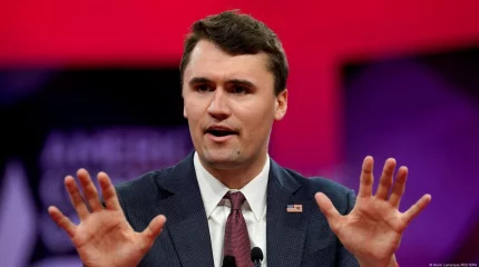 Убийство Чарли Кирка в США: ФБР объявило награду и опубликовало кадры подозреваемого
