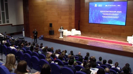 200 мыңнан астам мұғалім жасанды интеллектіні қолдануға арналған тегін курстан өтті