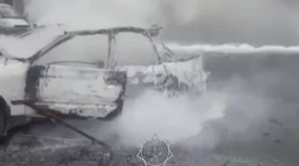 Причину взрыва автомобиля в Шымкенте выясняют пожарные