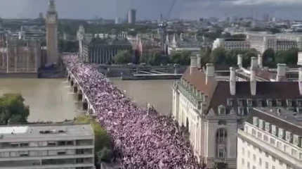 Многотысячный митинг против приема мигрантов из исламских стран сотрясает Лондон