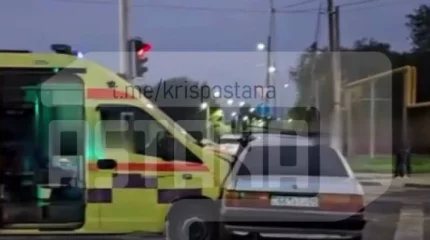 Алматыда жедел жәрдем көлігі жеңіл автокөлікке соғылды