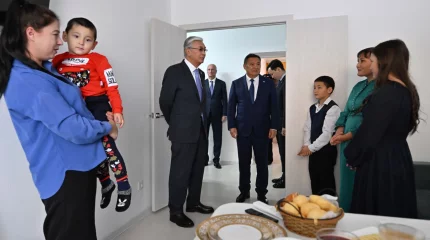 Тоқаев пәтерлерді аралап, халықпен кездесті