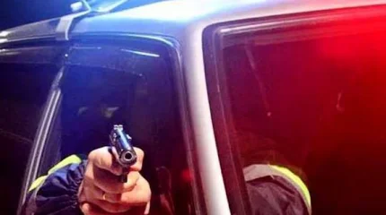 Полицейским пришлось стрелять по колесам, чтобы остановить пьяного эвакуаторщика в Семее