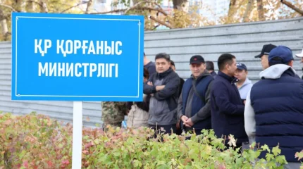 Военнослужащие присоединились к акции «Таза Қазақстан»