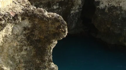 На грани трагедии: машина с подростками едва не сорвалась в обрыв под Актобе