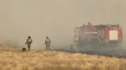 Ақтөбеде құрғақ шөп өртенді