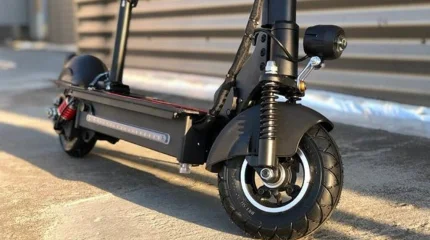 Ақмола облысында полицейлер ретсіз қойылған самокаттарды айып тұрағына жіберуде