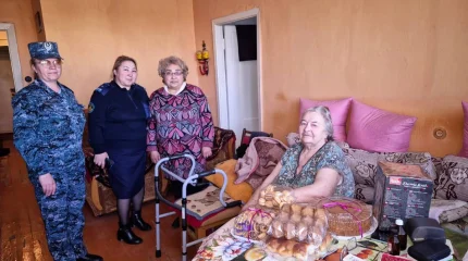 Абай облысы бойынша ҚАЖД қызметкерлері кенттің ең қарт тұрғынын құттықтады