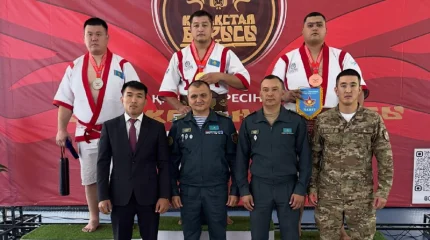 Ұландық қазақ күресінен өткен екі республикалық турнирде табысты өнер көрсетті