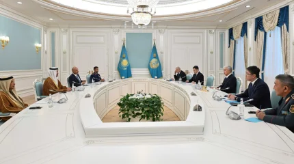 Мемлекет басшысы БАӘ Қорғаныс істері жөніндегі мемлекеттік министрі Мұхаммед бен Мубарак Фадел Әл-Мазруиді қабылдады