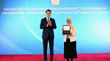 «Халық қаһарманы» Бауыржан Момышұлының туыстарына Алтын жұлдыз бен «Отан» ордені табысталды