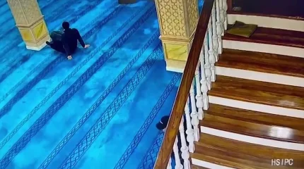 Алматыда ер адам мешітте намаз кезінде ұрлық жасады