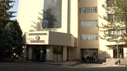 Неизвестные избили подростка и его дядю в Алматы