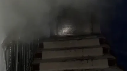 Огонь и дым в подвале: в Караганде спасли десятки жильцов пятиэтажки