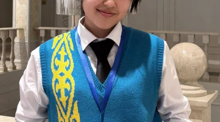 Он тілде еркін сөйлейтін жас полиглот Қазақстанда тұрады