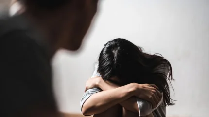 Бил палкой и таскал за волосы: в Актобе осудили домашнего тирана