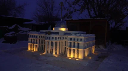 Точную копию здания Акорды слепил из снега житель Западно-Казахстанской области