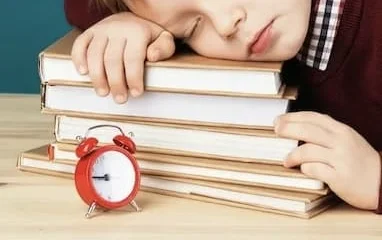 Школьников и студентов Астаны из-за морозов перевели на онлайн-обучение