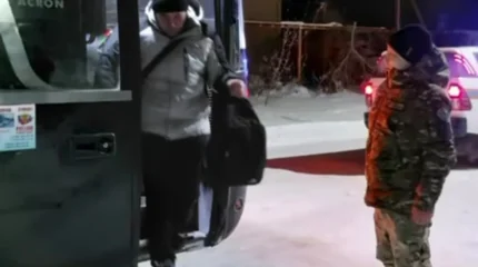 Пассажиров автобуса «Челябинск – Таджикистан» приютили в пункте обогрева на трассе Костанайской области в непогоду