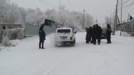 Труп оставил возле спящей дочери: в алматинской области расследуют дело об убийстве женщины сожителем