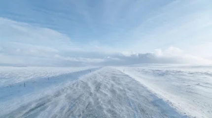 Атырау облысында қар құрсауынан 2 адам құтқарылды