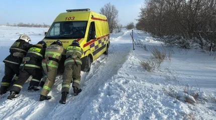 Жедел жәрдем көлігі қар құрсауында қалды
