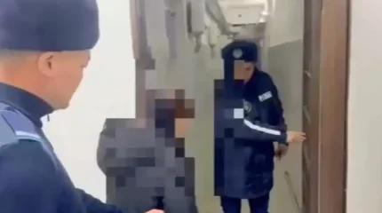 Баласын батареяға байлап, аяусыз сабаған ана қамауға алынды