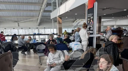 Десятки туристов из России застряли в аэропорту Тараза