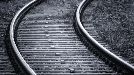 Третья железнодорожная авария за неделю в Испании: пригородный поезд столкнулся с краном