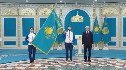 Президент Ұлттық құрама мүшелеріне Мемлекеттік туды тапсырды