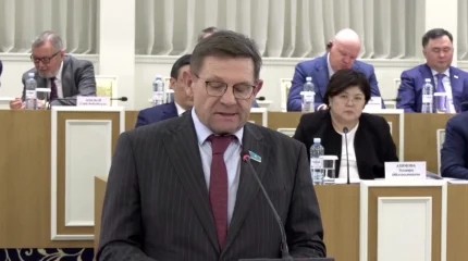 Депутат Пономарев: закрепляя в Конституции «Таза Қазақстан», мы сохраняем ответственность перед будущим поколением