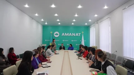 "AMANAT" партиясы қыз-келіншектерге семинар тренинг ұйымдастырды