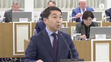 77 бапқа түзету енгізілді, бұл Ата Заң мәтінінің 84%-ы – Конституциялық комиссия