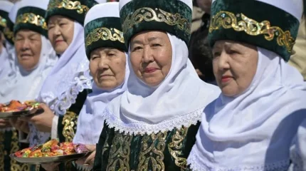 День пожилых людей отмечают в Казахстане: сколько долгожителей живет в стране