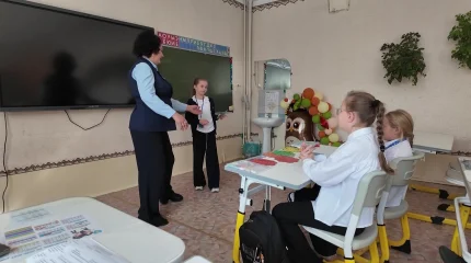 Педагог Людмила Милютина уже четверть века преподаёт казахский язык в школе Петропавловска