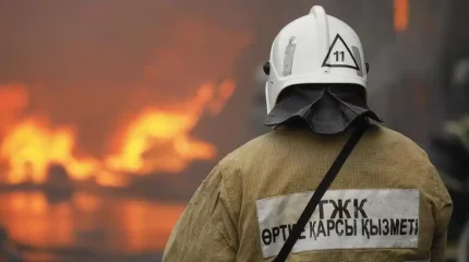 Қарағандыда бес қабатты үй өртеніп, тұрғындар эвакуацияланды