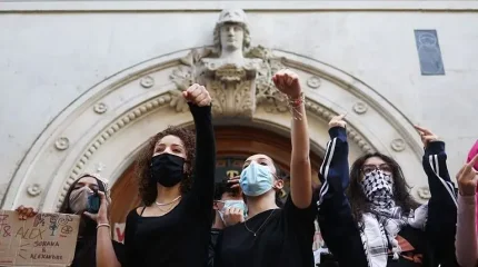 Подростку оторвало руку при столкновении с полицией во Франции