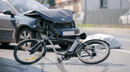 17-летний подросток погиб после столкновения электровелосипеда с автомобилем