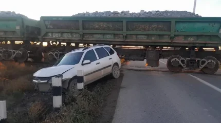 Қостанайда жеңіл көлік пойызбен соқтығысты