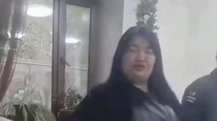 "Ассаламағалейкум, Аяжан деш": Семейде қонақүйде жанжал шығарған тұрғын бес тәулікке қамалды