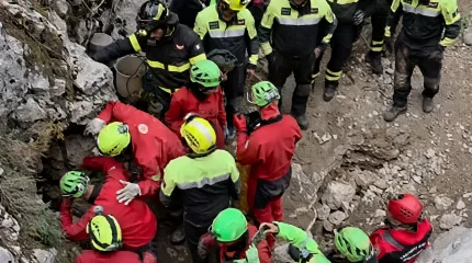 Спелеолога спасли после 27 часов под завалами в пещере