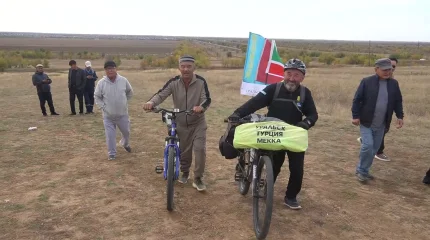 Оралдық саяхатшы қажылыққа велосипедпен барып келді