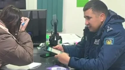 Жительницу Талдыкоргана оштрафовали за мат и распитие алкоголя в прямом эфире TikTok (ВИДЕО)