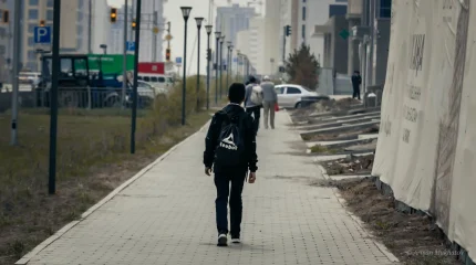 «Ішінен, бүйрегінен ұрып, аузына шикі балық тыққан»: Алматыда 11 жастағы баланы жасөспірімдер қорлаған