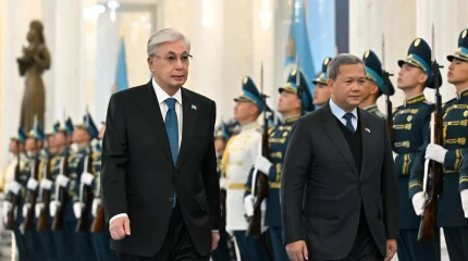 Премьер-министра Камбоджи торжественно встречают в Акорде