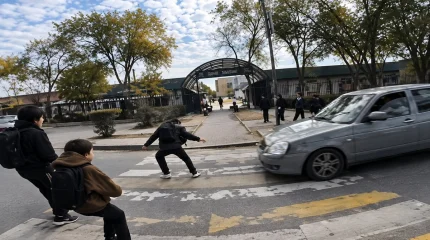 Ақтауда жаяу жүргіншілер жолағынан өтіп бара жатқан 11 жастағы оқушыны көлік қағып кетті