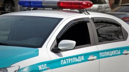 Жамбыл облысында жалған нөмірмен жүрген жүргізуші бір жылға көлік басқару құқығынан айырылды