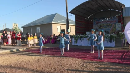 Жамбыл облысында  50 әже бір мезетте бесік тербетіп, әлди айтты