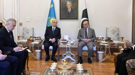 Токаев и Шариф обсудили ключевые направления сотрудничества в узком формате